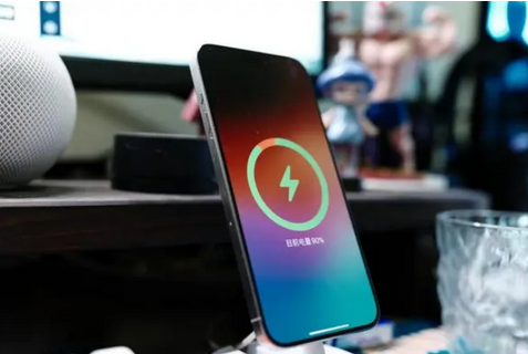 库车苹果15换屏服务分享用什么充电器给iPhone15充电更好 